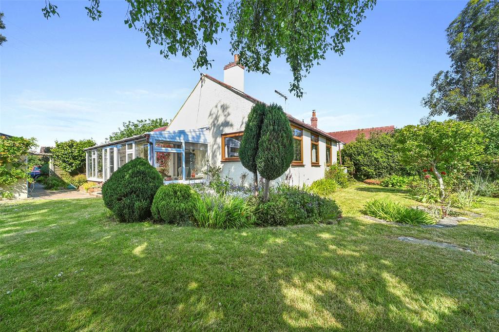 Butlers Lane, Wrabness, Manningtree, Essex, CO11 3 bed bungalow for sale £385,000