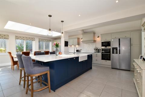 13 Welcome Place, Southwater, Horsham, RH13 9AL