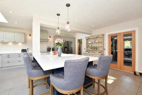 13 Welcome Place, Southwater, Horsham, RH13 9AL