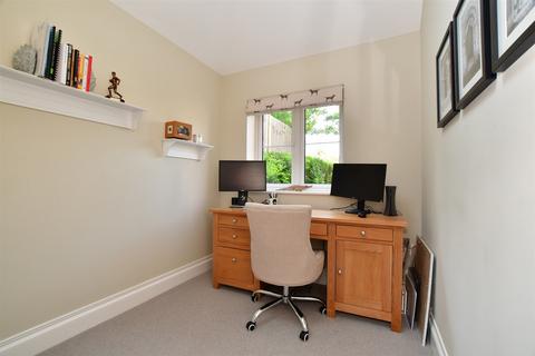 13 Welcome Place, Southwater, Horsham, RH13 9AL