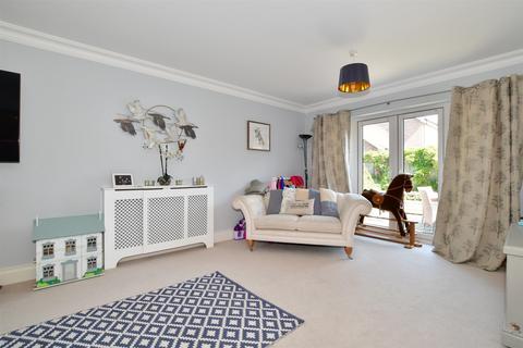 13 Welcome Place, Southwater, Horsham, RH13 9AL