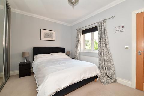 13 Welcome Place, Southwater, Horsham, RH13 9AL