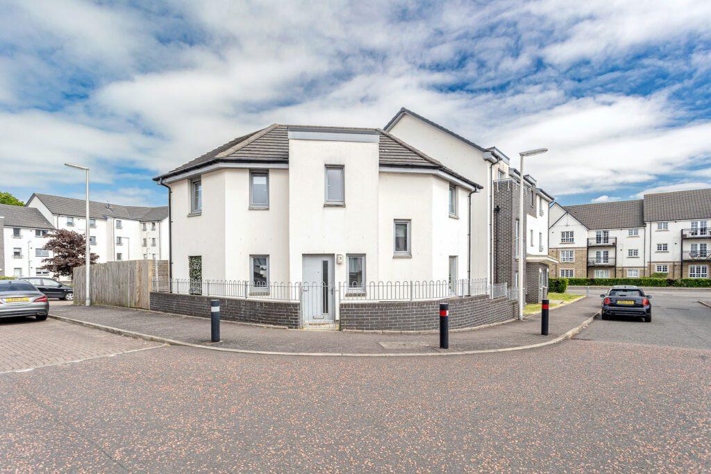 Crookston Court, Larbert, FK5 3 bed detached house for sale £229,500