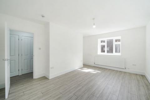 3 bedroom apartment to rent, Hutton Court, Victoria Road, Stroud Green, N4