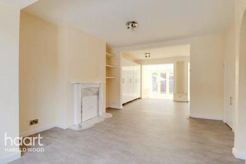55 Archway, Romford, RM3 7EH