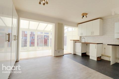 55 Archway, Romford, RM3 7EH