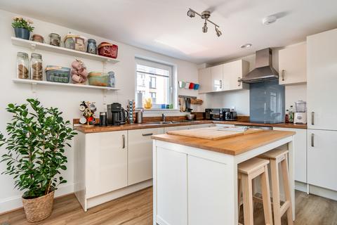 Flat 5, 24 Ashley Place, Edinburgh, EH6 5GB