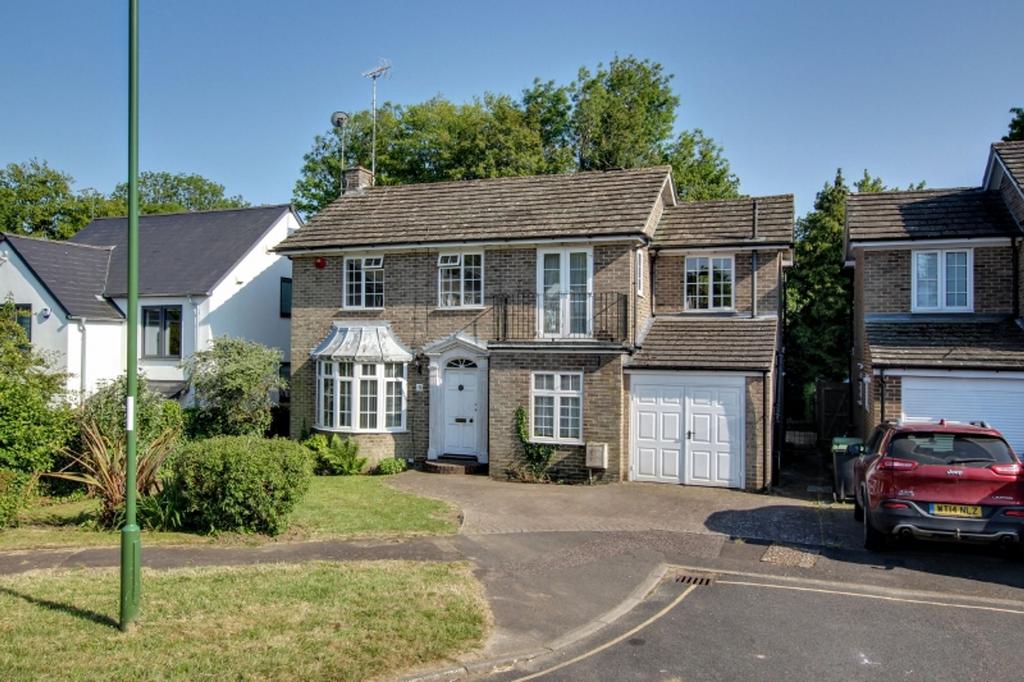 Blunts Wood Road, Haywards Heath, RH16 3 bed detached house for sale £700,000