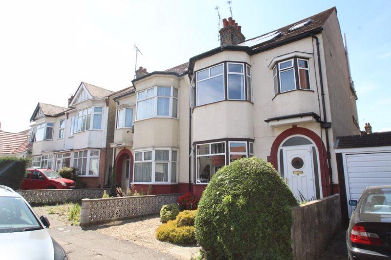 Electric Avenue, WestcliffOnSea 4 bed end of terrace house to rent