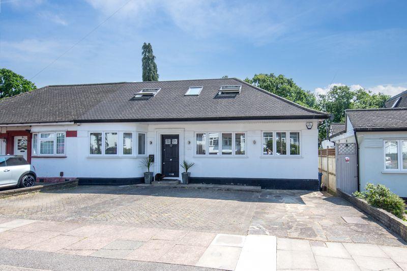 Highview Gardens, Edgware 4 bed bungalow for sale £850,000