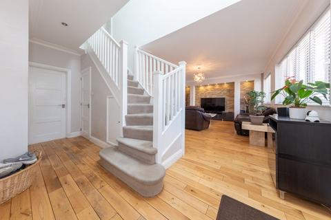 4 bedroom semi-detached house for sale, Highview Gardens, Edgware