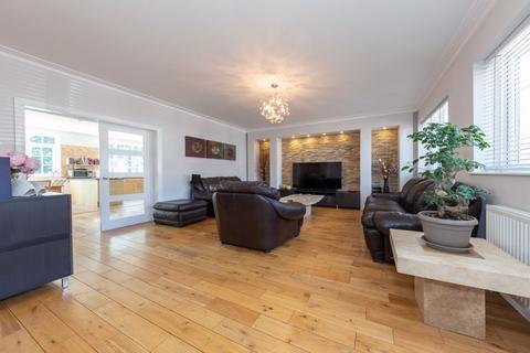 4 bedroom semi-detached house for sale, Highview Gardens, Edgware