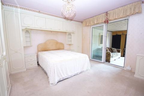 2 bedroom detached bungalow for sale, Leamington Crescent, Lee-On-The-Solent