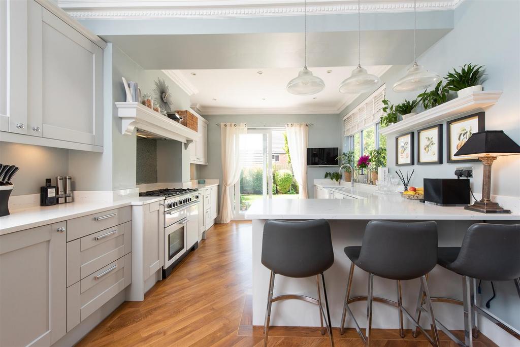 Stourbridge Road, Hagley, Stourbridge 4 bed detached house for sale £
