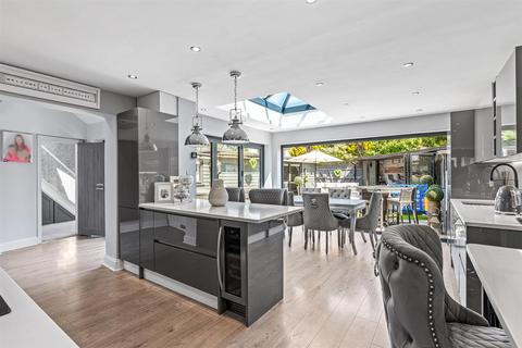 5 Brace Close, Cheshunt, Waltham Cross, EN7 6WY