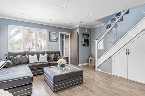 5 Brace Close, Cheshunt, Waltham Cross, EN7 6WY