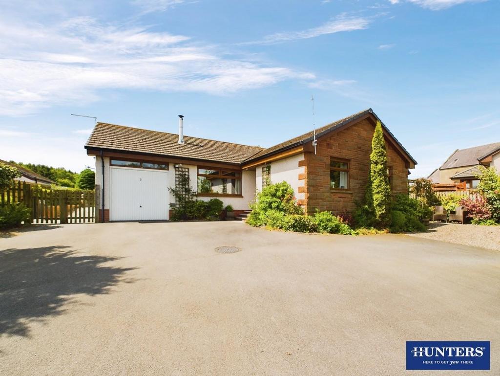 Jennymill Gardens, Brydekirk, Annan 3 bed detached bungalow £275,000