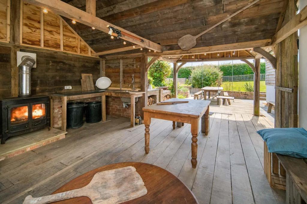 Outdoor Kitchen