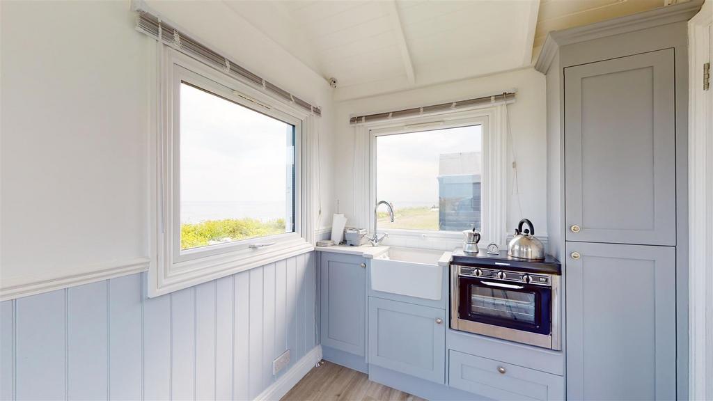 Beach-Hut-2-06092023 170641.jpg
