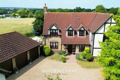 13 The Paddocks, Stapleford Abbotts, Romford, RM4 1HG