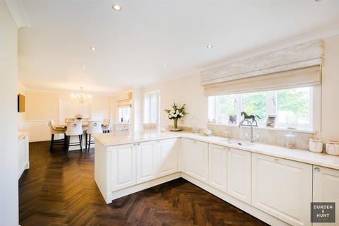 13 The Paddocks, Stapleford Abbotts, Romford, RM4 1HG