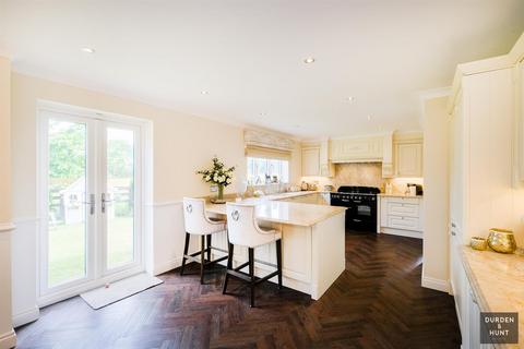 13 The Paddocks, Stapleford Abbotts, Romford, RM4 1HG