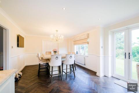 13 The Paddocks, Stapleford Abbotts, Romford, RM4 1HG