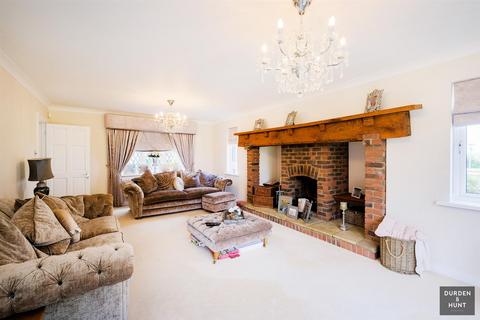 13 The Paddocks, Stapleford Abbotts, Romford, RM4 1HG