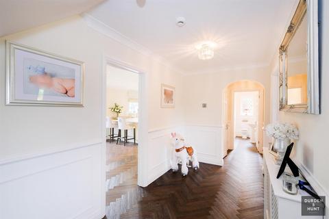 13 The Paddocks, Stapleford Abbotts, Romford, RM4 1HG