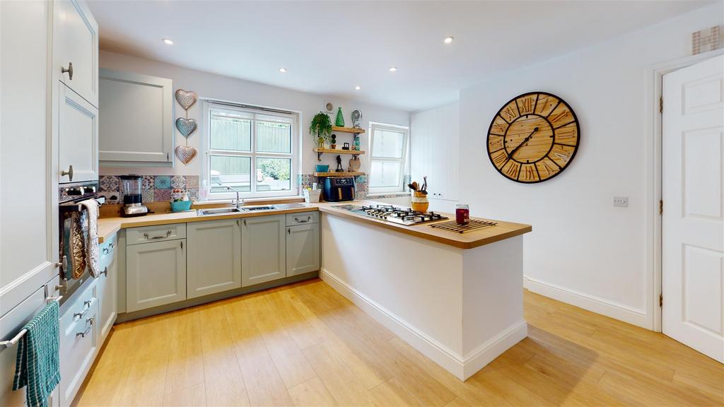 4-Kensington-Gardens-Haverfordwest-Kitchen.jpg