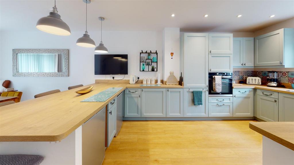 4-Kensington-Gardens-Haverfordwest-Kitchen(1).jpg