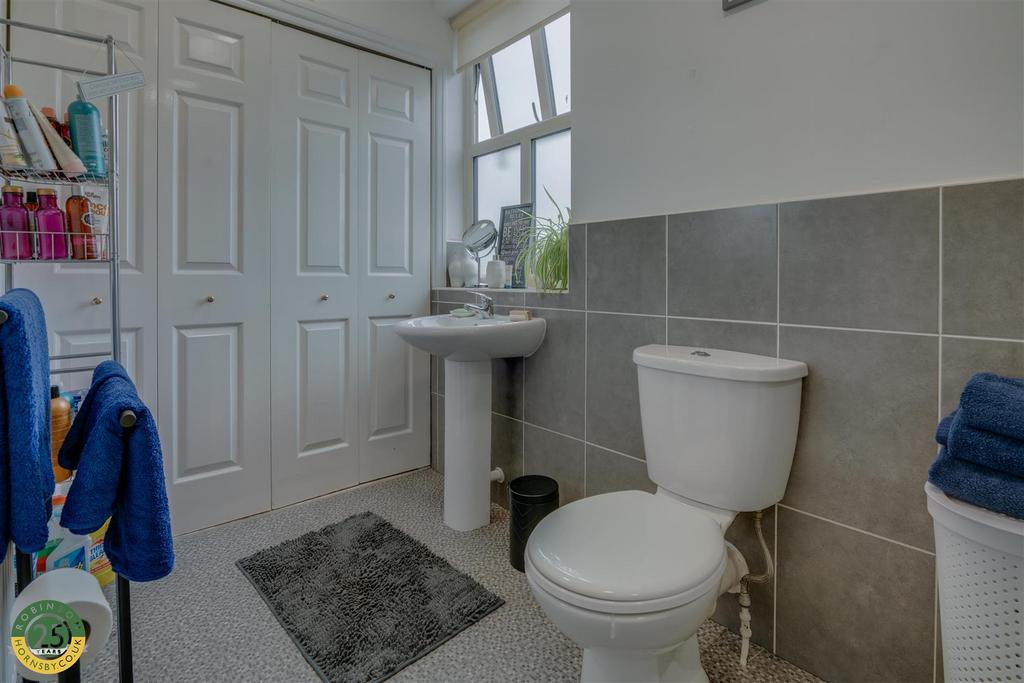 Bathroom 2.jpg