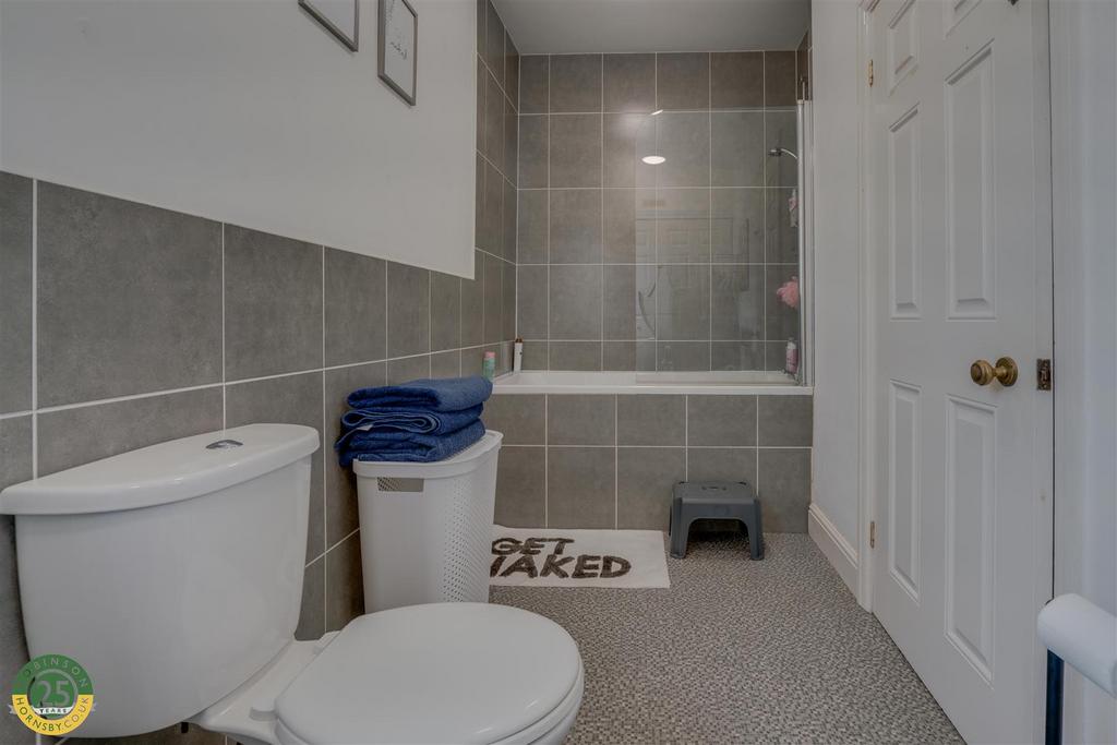 Bathroom 1.jpg