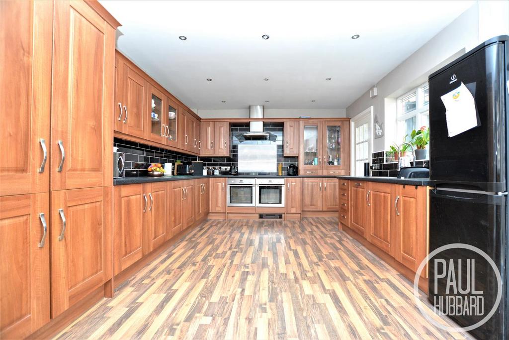 Lawn Avenue, Great Yarmouth, Norfolk 4 bed semidetached house for sale
