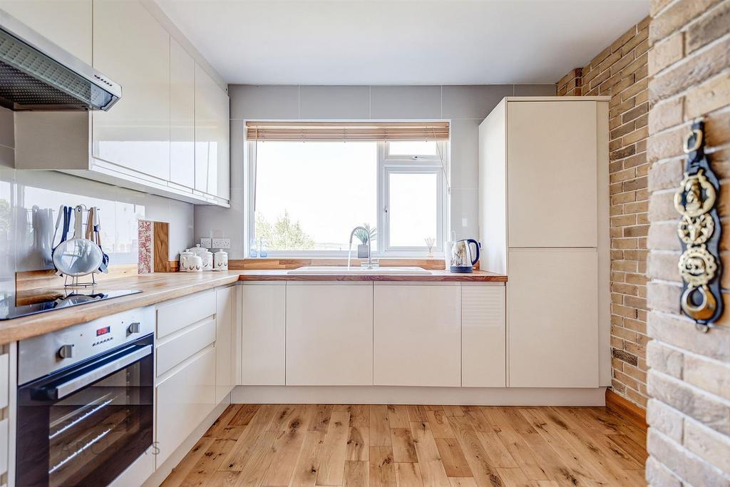 Manchester Road, Crosspool, Sheffield 3 bed detached house for sale £