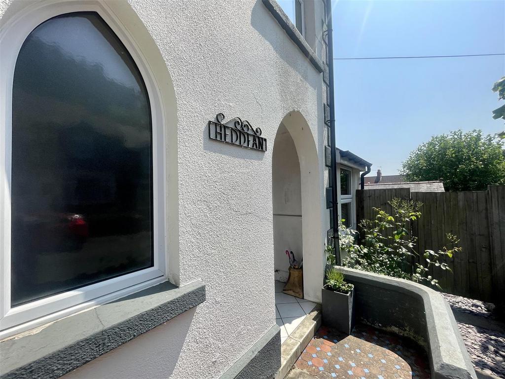 Tyn Y Graig Road, Llanbradach, Caerphilly 4 bed semidetached house for