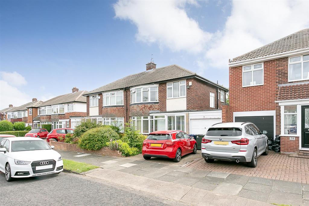 Montagu Avenue, Gosforth, Newcastle... 3 bed semidetached house £