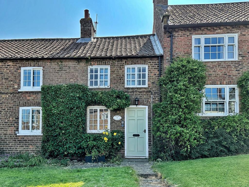 Church Hill, Crayke, York 2 bed cottage £750 pcm (£173 pw)