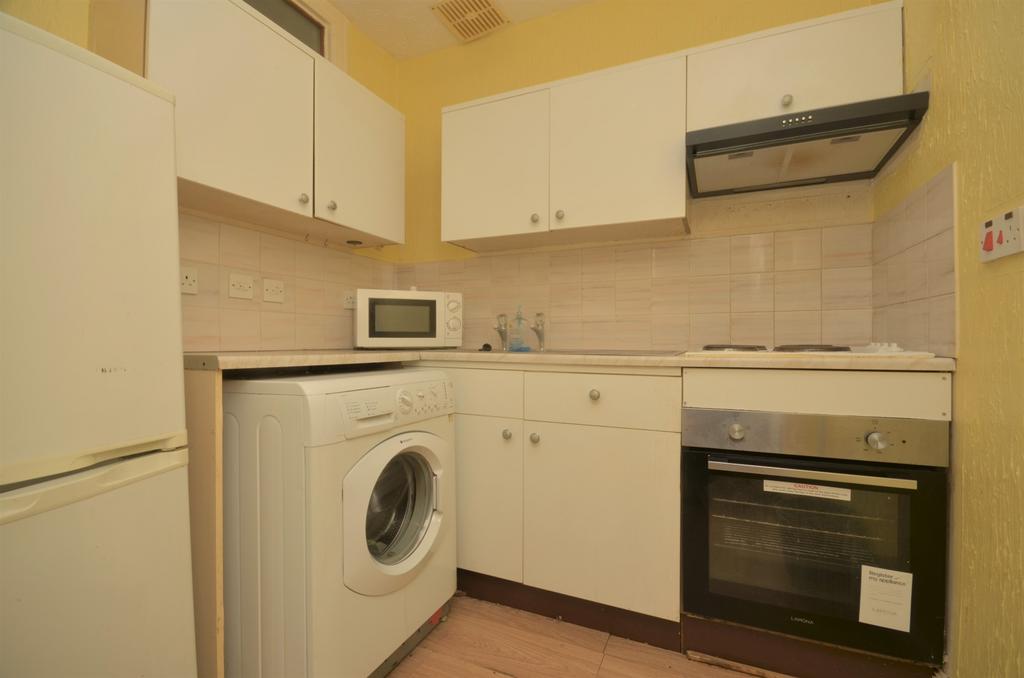 Glasgow Road, Dumbarton, West Dunbartonshire, G82 1RQ 1 bed flat for
