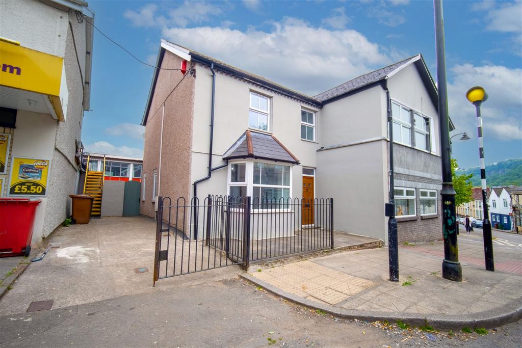 High Street, Llanbradach, Caerphilly, CF83 3LP 4 bed semidetached