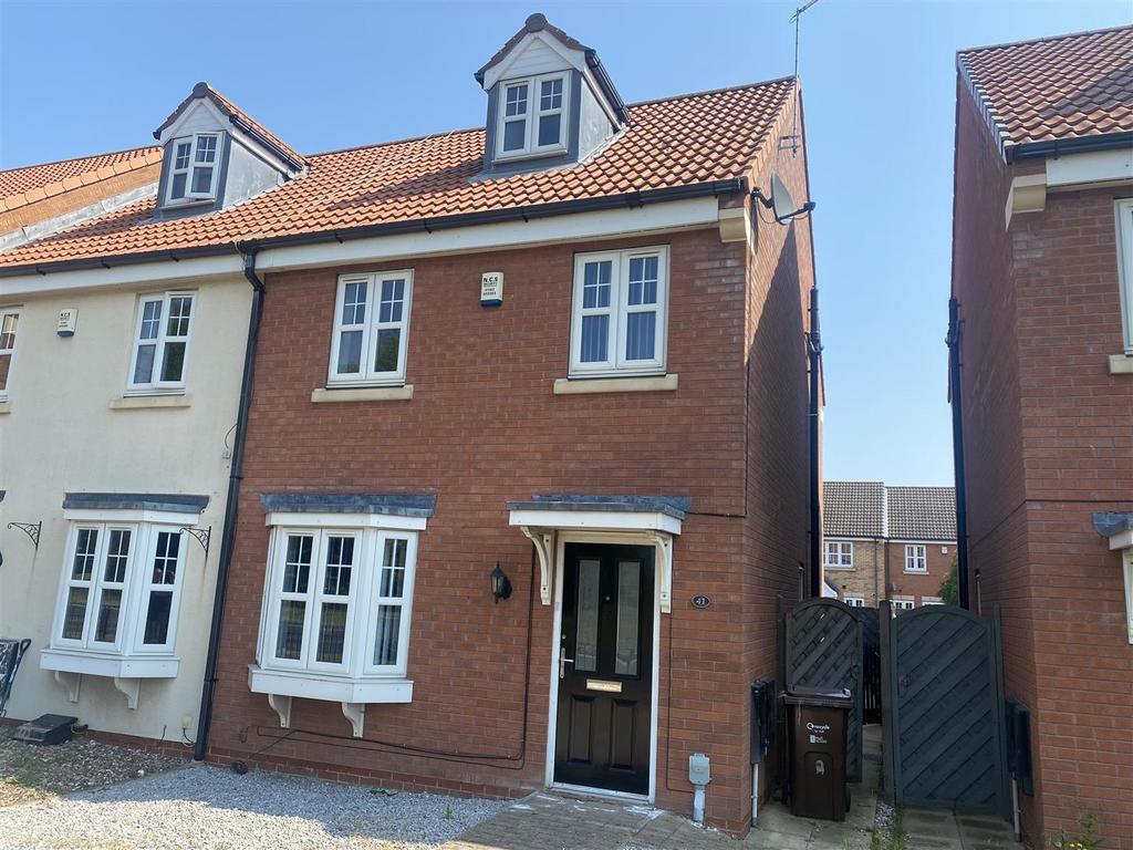 Pools Brook Park, Kingswood, Hull 3 bed terraced house £725 pcm (£167 pw)