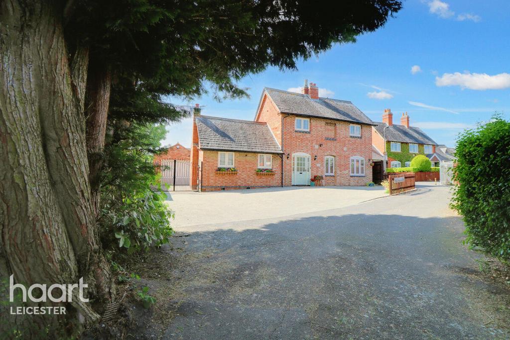 Pine Tree Avenue, Leicester 3 bed property for sale £550,000