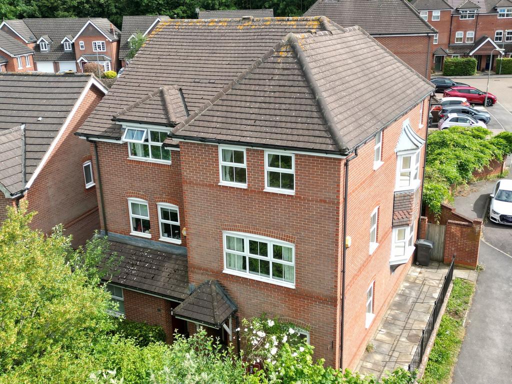 Canberra Way, Beggarwood, Basingstoke, RG22 4 bed townhouse for sale