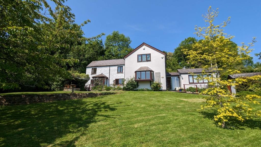 Leys Hill, Walford, RossonWye 4 bed cottage for sale £649,000