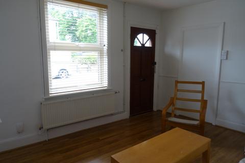3 bedroom house to rent, Villiers Road, Kingston, KT1 3BB