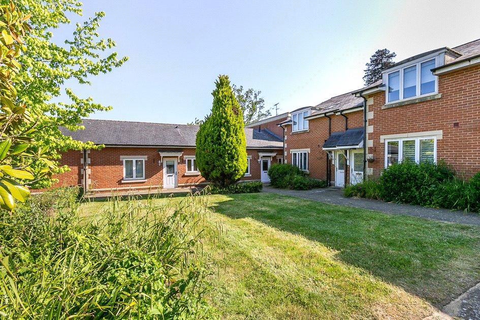 Royal Earlswood Park, REDHILL... 2 bed apartment for sale £280,000