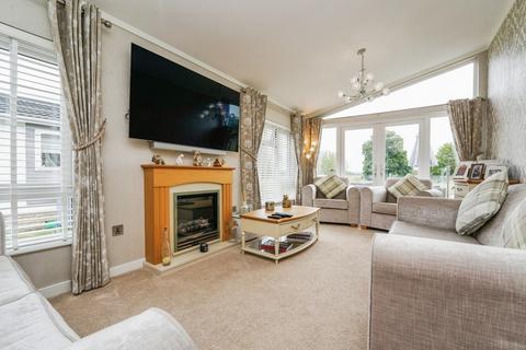 2 bedroom park home for sale, Cotswold Grange Country Park, Tewkesbury, Gloucestershire, GL20