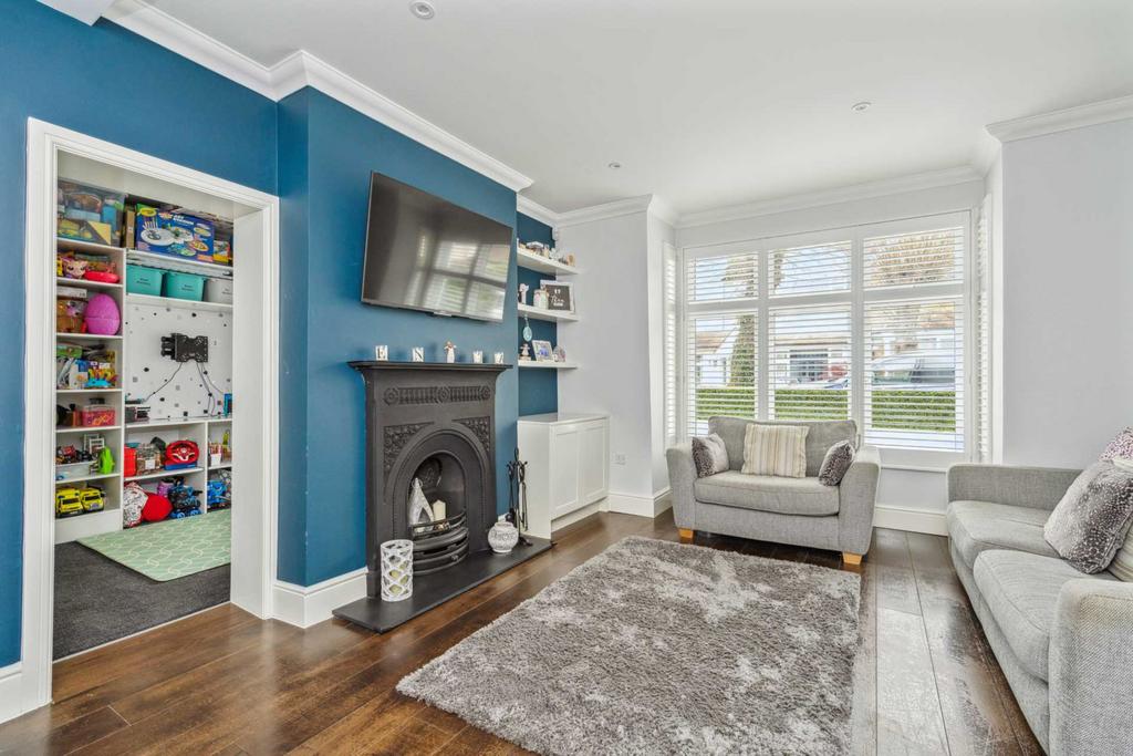 Belmont Road, Bushey 5 bed semidetached house for sale £1,000,000