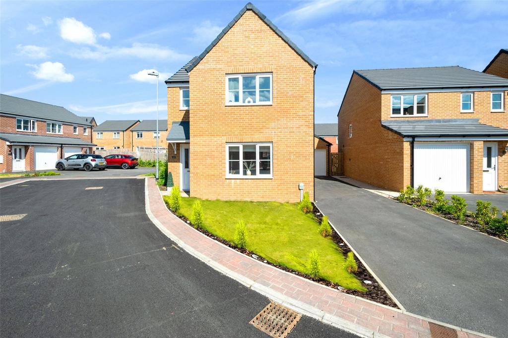 Woodpecker Road, Dewsbury 3 bed detached house for sale £275,000