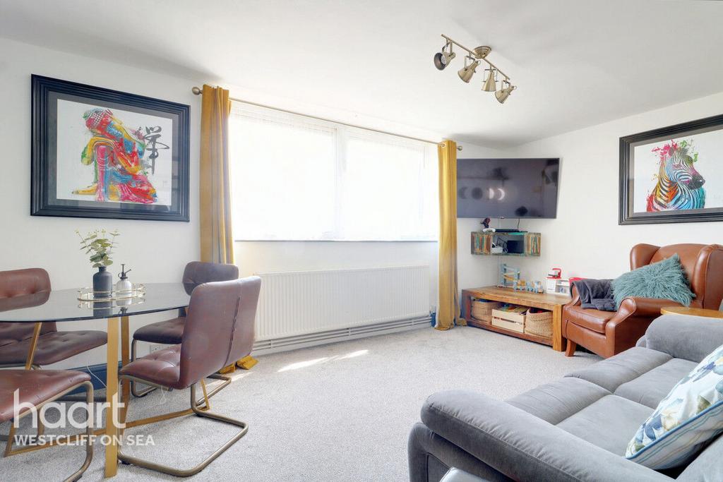 East Street, SOUTHENDONSEA 2 bed apartment for sale £230,000